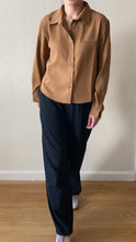 Load image into Gallery viewer, [NEW] Semi Cropped Smooth Shirt