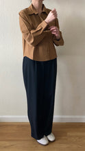 Load image into Gallery viewer, [NEW] Semi Cropped Smooth Shirt