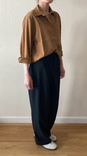 Load image into Gallery viewer, [NEW] Semi Cropped Smooth Shirt