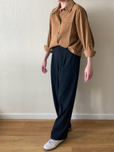 Load image into Gallery viewer, [NEW] Semi Cropped Smooth Shirt