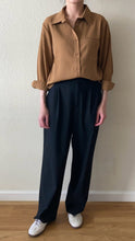 Load image into Gallery viewer, [NEW] Semi Cropped Smooth Shirt