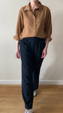 Load image into Gallery viewer, [NEW] Semi Cropped Smooth Shirt
