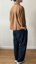 Load image into Gallery viewer, [NEW] Semi Cropped Smooth Shirt