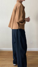 Load image into Gallery viewer, [NEW] Semi Cropped Smooth Shirt