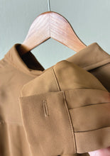 Load image into Gallery viewer, [NEW] Semi Cropped Smooth Shirt