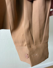 Load image into Gallery viewer, [NEW] Semi Cropped Smooth Shirt