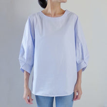 Load image into Gallery viewer, 3/4 Sleeve Round Neck Blouse