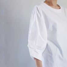 Load image into Gallery viewer, 3/4 Sleeve Round Neck Blouse