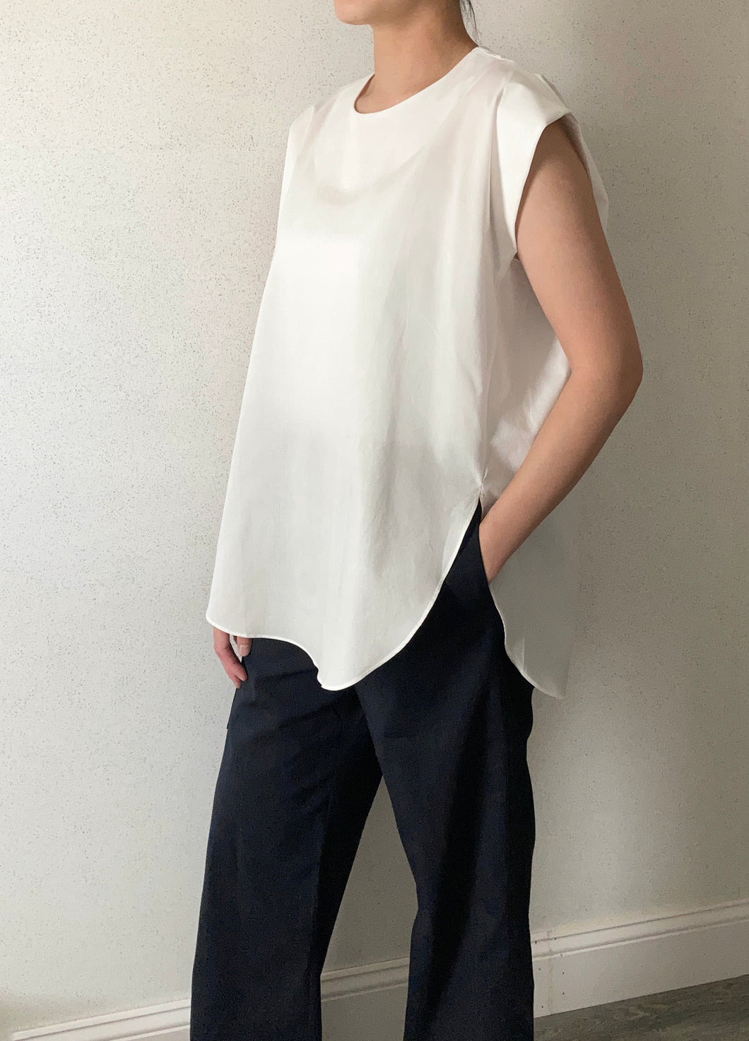 Round Neck Long Blouse (2 colors)